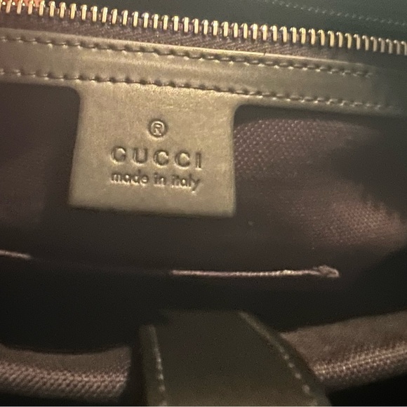 The GG motif enriched with the Web strap and black leather trims. - Picture 11 of 12